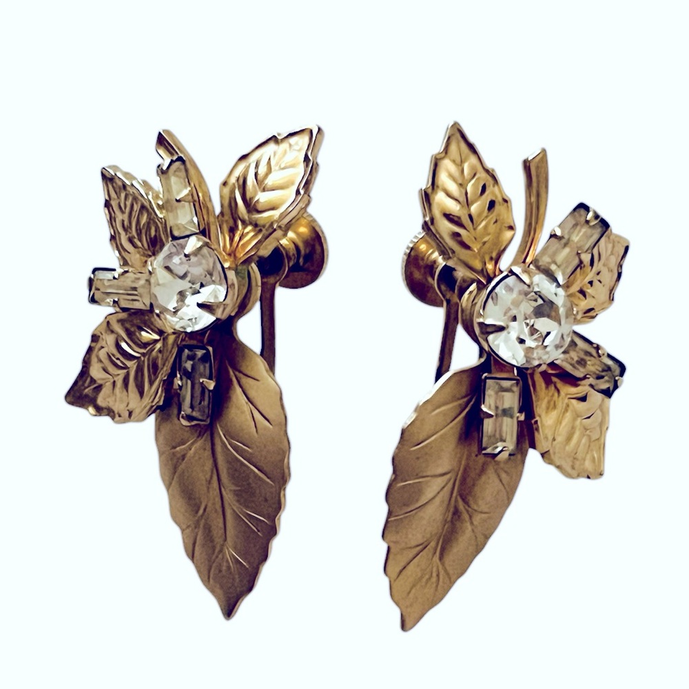Vintage Screw Back Leaf Earrings Gold Tone & Rhinestones✨
